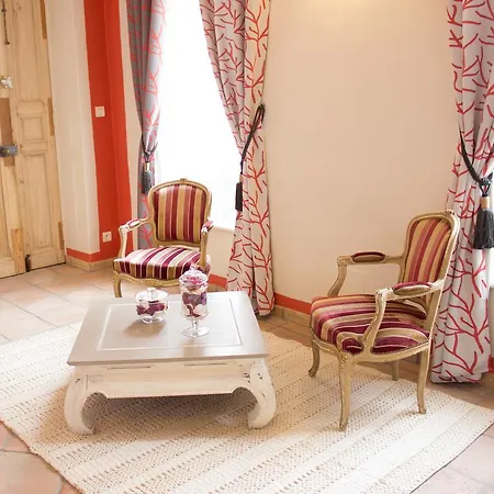 Des Carmes And Guest house 3*