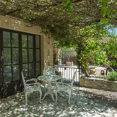 Des Carmes And Guest house Le Thor